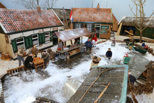 694 Holland van Toen